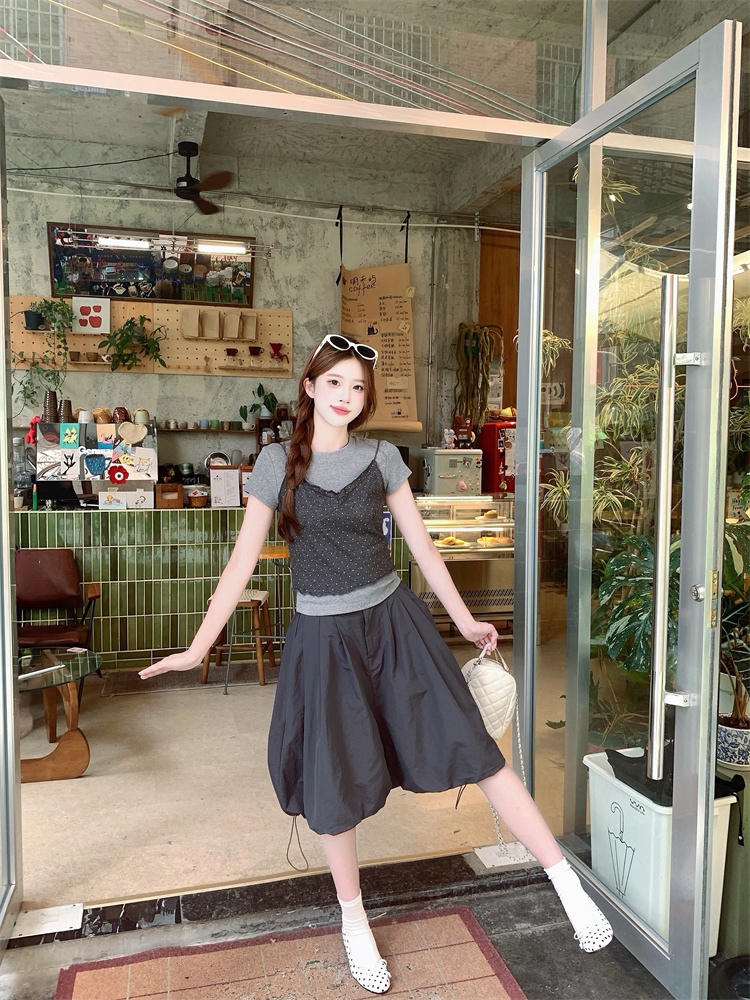 Korean Style Gray Polka Dot Cami Short Sleeve T-Shirt and Bubble Skirt Three-Piece Set - Image 2