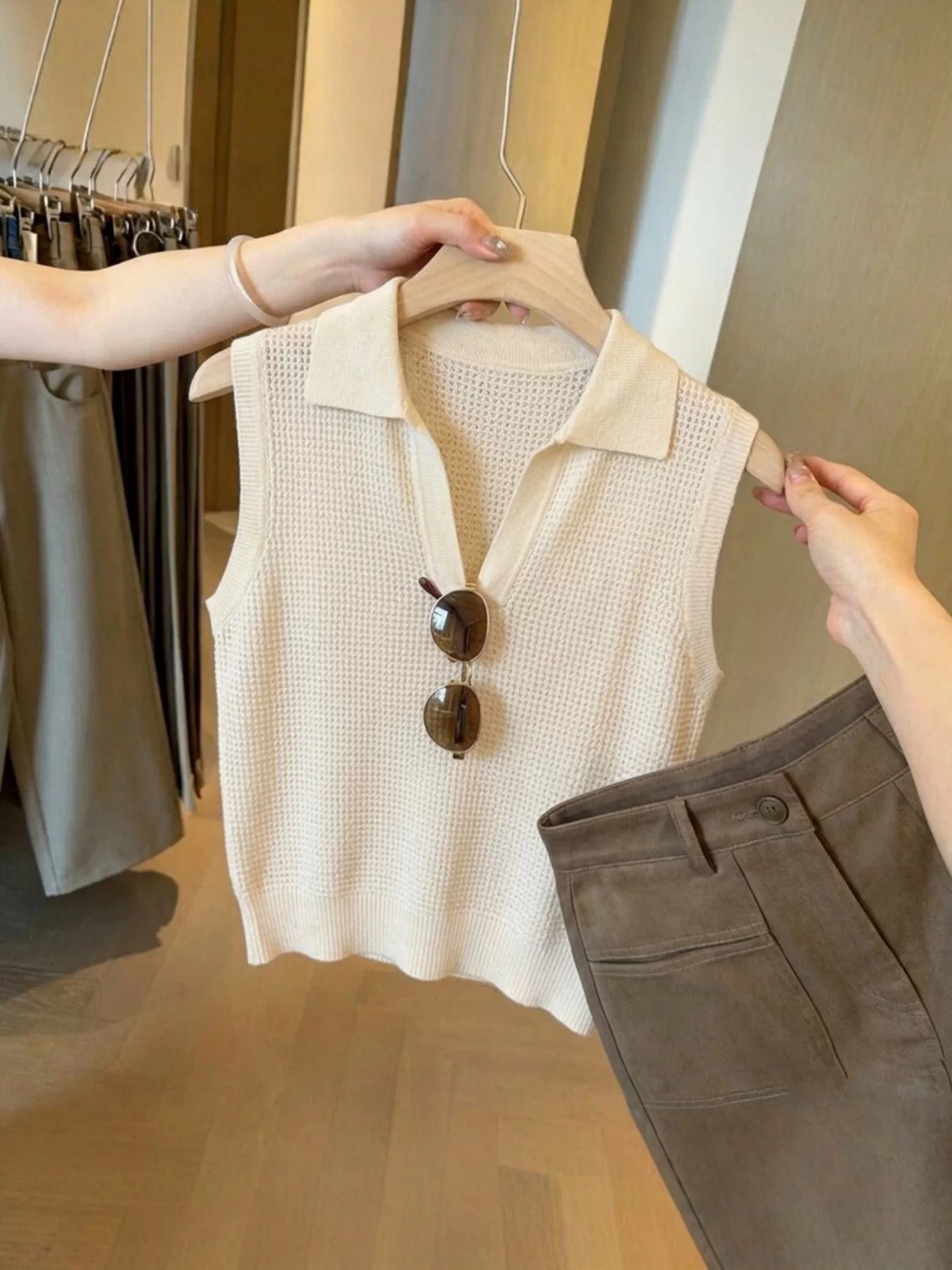 Korean Style Grey Hollow Out Polo Neck Knit Vest Women Summer Sleeveless Top - Image 2