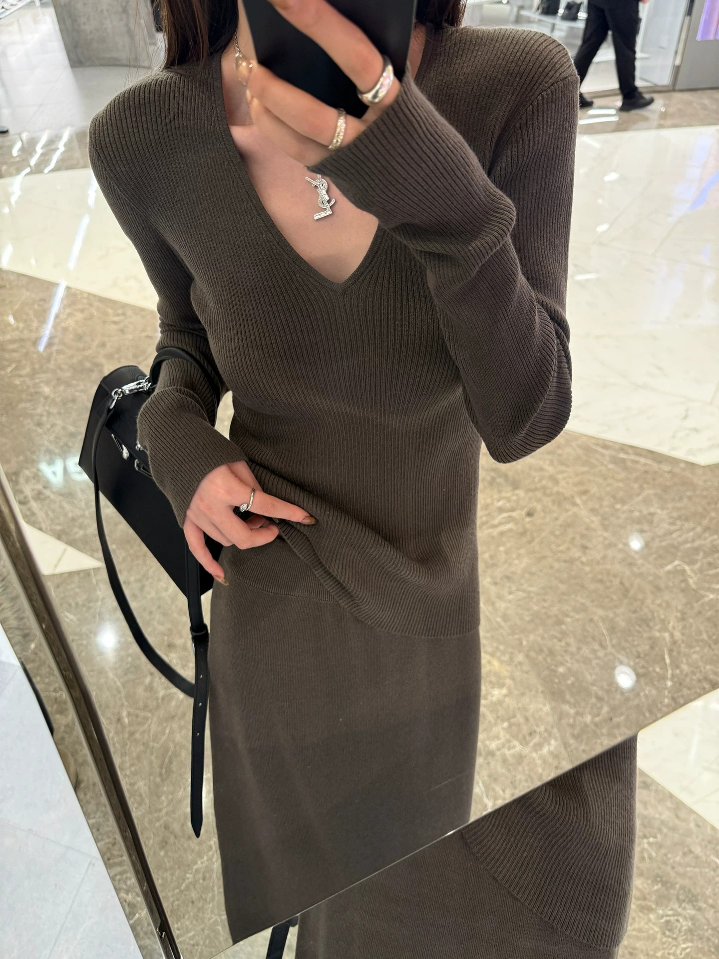Women's Solid V-Neck Knit Sweater Slim Fit Long Sleeve Base Layer - Image 3