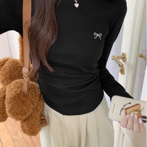 Women's Slim Fit Crew Neck Long Sleeve T-Shirt with Bow Pleat Design